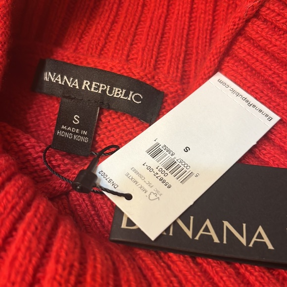 Banana Republic red sweater, size S, NWT. - Picture 7 of 9